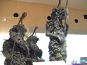 Паанту - *приходящие божества* (марэбито) островов Мияко (музей г. Хирара, о. Мияко; фото автора) //  Paantu - visiting deities of Miyako Islands  (Hirara-city Museum, Miyako Island)