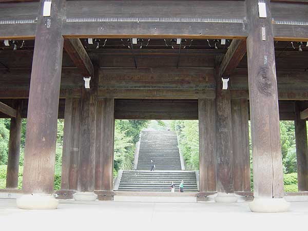 *Врата духа*: храм Тионъин (г. Киото). Съемка и авторские права: Е. Бакшеев