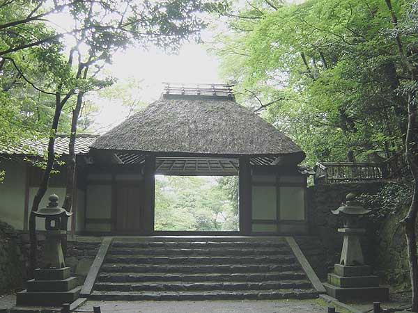 *Врата духа*: храм Хонэнъин (г. Киото) . Съемка и авторские права: Е. Бакшеев