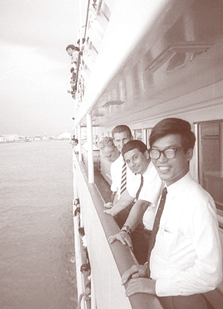 Масао Итиока и советские участники выставки в Ниигата. 1967.